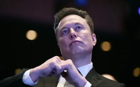 سجال رقمي.. ماسك يرد بالفارسية على تدوينة لحساب خامنئي