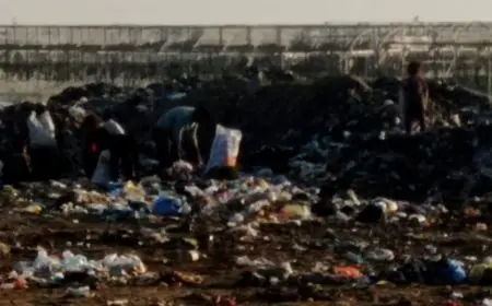 أطفال في قلب القمامة: تقرير ميداني طبي يوثّق الجوع القسري والموت البطيء في مكب نفايات المواصي – القرارة