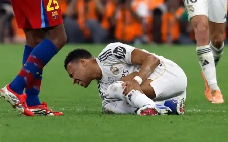 مبابي.. ترك العلاج وسافر إلى جدة ليلمس الكرة 8 مرات فقط