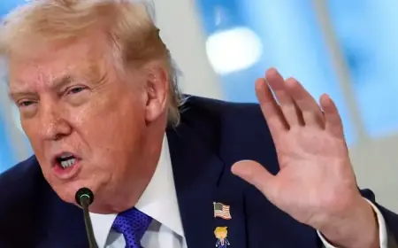 ترامب يبحث خيارات "قوية للغاية" تجاه إيران.. ويلمح لتدخل عسكري