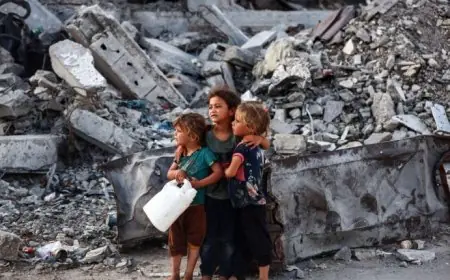 وفاة طفل في دير البلح جراء البرد الشديد والاحتلال يواصل عمليات نسف بغزة وقصف مدفعي بالبريج