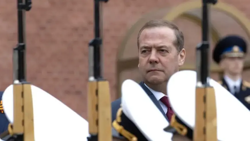 ميدفيديف: لن نقبل بوجود أية وحدة عسكرية من دول غربية في أوكرانيا