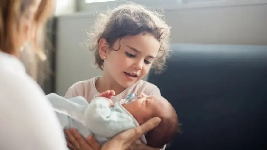 دراسة مفاجئة: إنجاب البنات يحمي الآباء من الخرف ويحافظ على صحة الدماغ