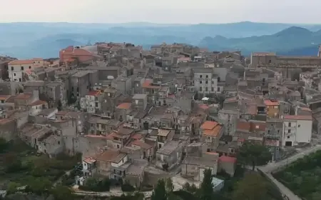 اشتباكات بين متظاهرين والشرطة بعد إغلاق مركز ثقافي في إيطاليا