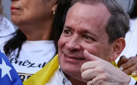 بعد ساعات من إطلاق سراحه.. إعادة اعتقال سياسي فنزويلي معروف