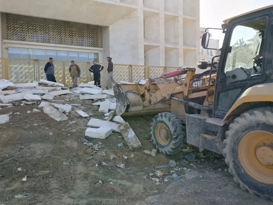 بتوجيهات محافظ طولكرم: بدء أعمال إعادة تأهيل درج المحكمة في المدينة