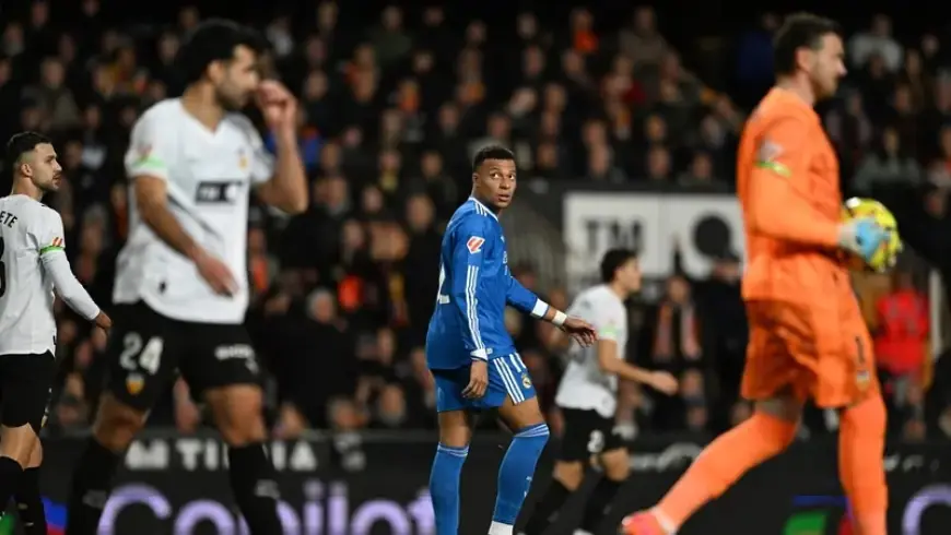 ريال مدريد يواصل ملاحقة برشلونة بثنائية في فالنسيا