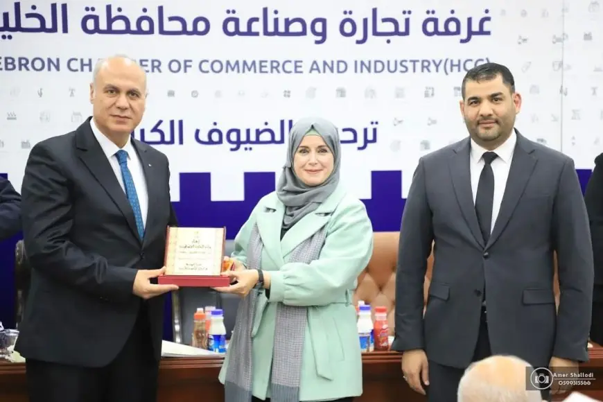 "بوصلة العظماء" تُشهر في الخليل… فعالية ثقافية تؤكد أن الكتاب ركيزة الوعي الوطن
