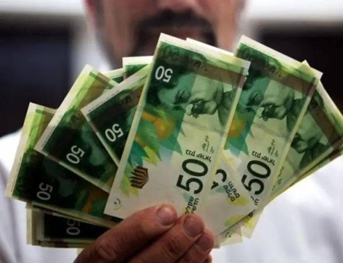 بعد استنفاد كل الخيارات.. هل تتمكن الحكومة من صرف جزء من الرواتب قبل عيد الفطر؟