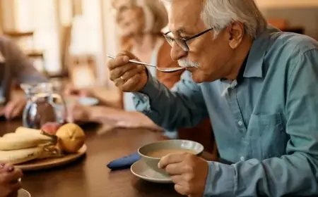 الضحك في الشيخوخة.. بين الدعم النفسي والعزلة الصامتة