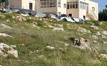 مستعمرون يستولون على منزل في دير جرير والاحتلال يعتقل شقيقين من كفر نعمة