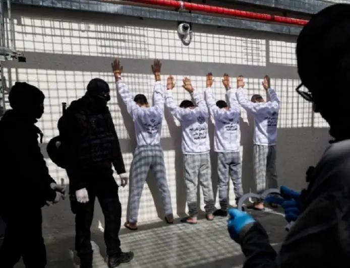 80% من الاداريين اسرى سابقين