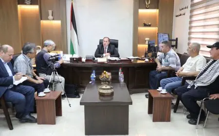 ضمن إجراء مقابلة صحفية عن الوضع في محافظة طولكرم   اللواء د. كميل يستقبل  صحفيين يابانيين من  منظمة زينكو اليابانية