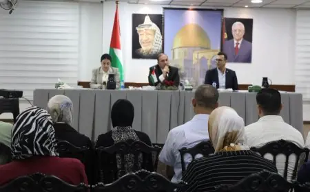 محافظ طولكرم اللواء د. كميل يسلم الشهادات للمشاركين بدورة المراسم والبروتوكول لتعزيز كفاءة العاملين في العلاقات العامة