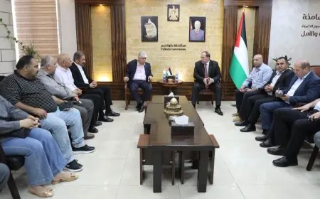 اللواء د. كميل يطلع د. مجدلاني على أوضاع محافظة طولكرم والظروف الصعبة الناتجة عن عدوان الاحتلال