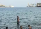 بين رصيف الباخرة والمياه العميقة.. قفزة جريئة أنقذت راكباً سودانيا من الغرق