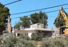 تصعيد إسرائيلي في الضفة: هدم منازل في الخليل ورام الله وحملة اعتقالات واسعة