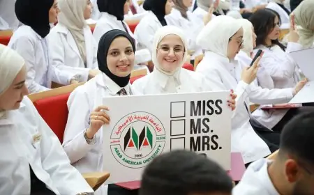 طلبة طب الأسنان في الجامعة العربية الأمريكية يؤدون قسم المهنة تمهيدا لتخريجهم