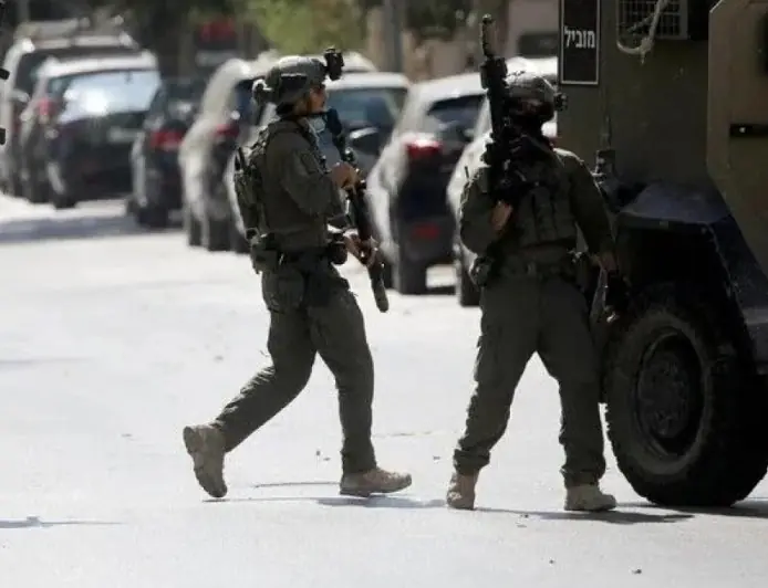 كاتس يوجه جيش الاحتلال للاستعداد لاحتلال مخيم جديد في الضفة الغربية