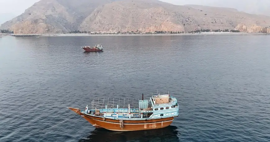 تصعيد عسكري في هرمز: واشنطن تلوح بغزو بري وإيران تغلق المضيق