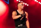 كاد يخلع قميصه لكنه تذكر كلمات النقيب .. محمد رمضان يفاجئ الجميع