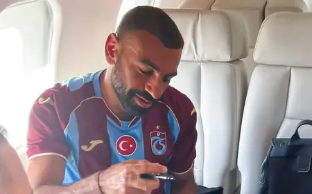 لإتمام الصفقة.. محمد صلاح يصل تركيا بقميص طرابزون