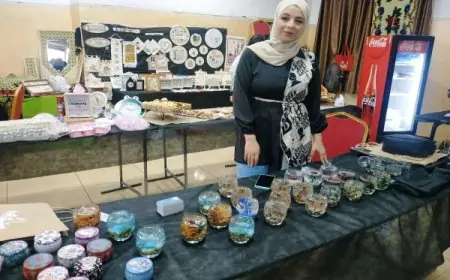 سناء فريج تحوّل "الشمع" إلى تحفٍ للإنارة والزينة