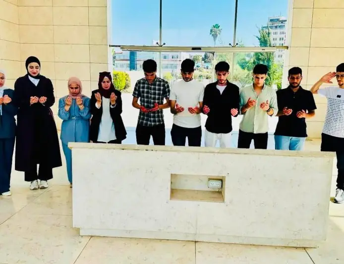 في يوم الشباب العالمي… شباب الخليل وشبيبة الياسر أمام ضريح الشهيد ياسر عرفات