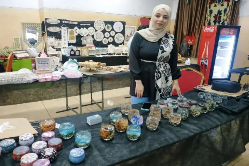 سناء فريج تحوّل "الشمع" إلى تحفٍ للإنارة والزينة
