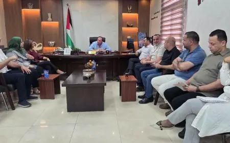 مركز العمل التنموي «معًا» ينظم لقاءً توعويًا لموظفي بلدية طولكرم حول مخاطر المواد المتفجرة.