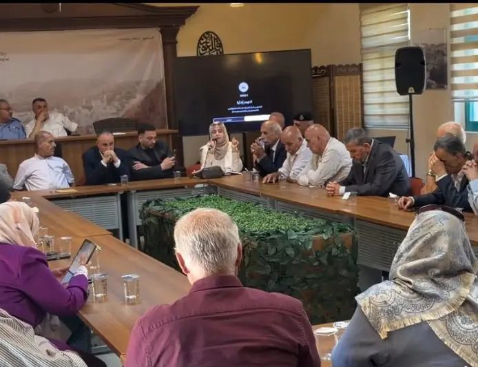 ندوة سياسية في الخليل تبحث مخاطر الاستيطان وآليات تعزيز صمود المواطنين