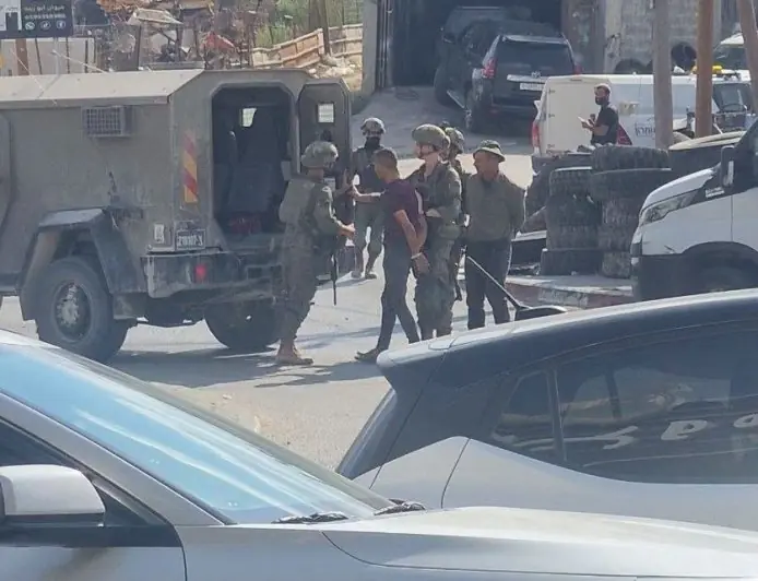قوات الاحتلال تعتقل ثلاثة مواطنين وتستولي على جرار زراعي في جبع جنوب جنين