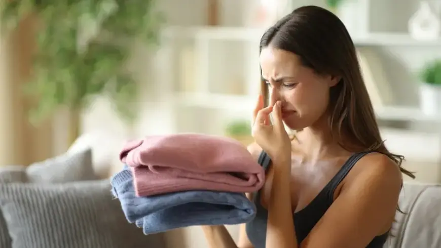 رائحة الغسيل المبلل.. أسباب علمية وحلول فعالة للتخلص منها