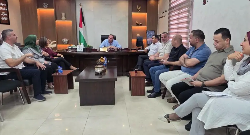 محافظ طولكرم اللواء د. كميل يستقبل المديرة التنفيذية لجمعية التمكين الاقتصادي والاجتماعي