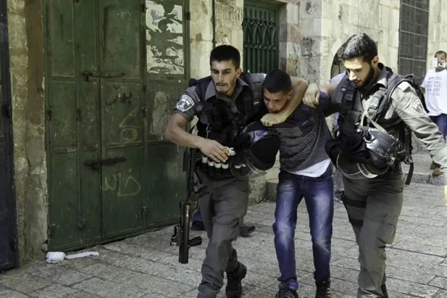 الاحتلال يعتقل مواطنا من مدينة القدس
