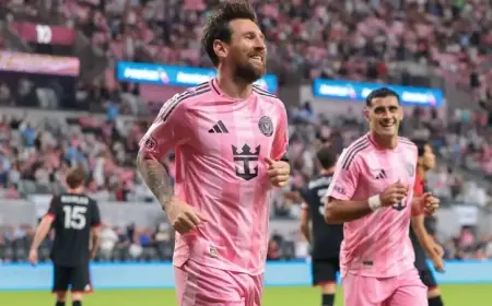 ثنائية ميسي تقود ميامي لأول فوز في الدوري منذ أغسطس