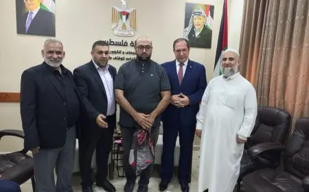 اوقاف طولكرم والمحافظة يكرمان حافظة القران بالمسابقة الدولية بماليزيا واللجنة المشرفة على فعالية السرد