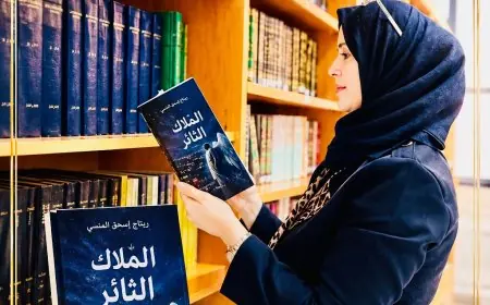 بين الرداء الأبيض وصوت الثورة