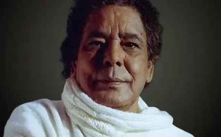بعد أنباء عن وعكة صحية.. مصدر: الكينج محمد منير بخير ويقضي إجازة مع أسرته